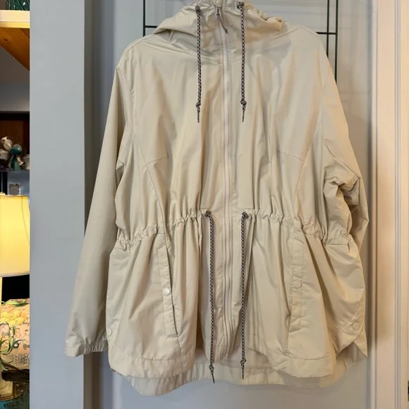 Columbia Plus Size Cream Colored Lillian Ridge Rain Jacket for Spring - Picture 1 of 13